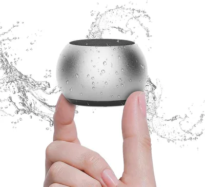 Produktbild von Mini Bluetooth Duschlautsprecher, IPX7 wasserdicht, tragbar mit Umhängeband, lauter Stereo-Sound & kräftigem Bass, kompaktes Design für unterwegs