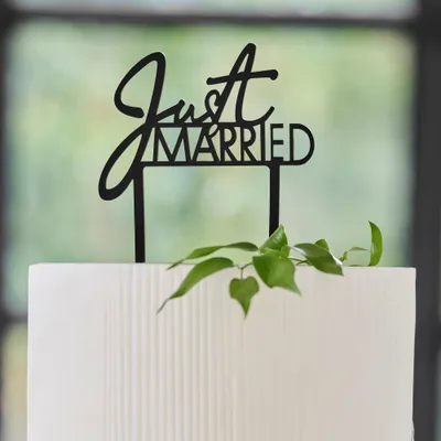 Produktbild von Hochzeit Schwarz-Weiß Just Married Tortendekoration 16,5 x 12cm