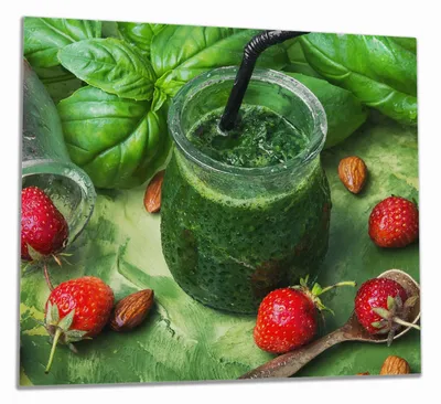 Produktbild von Wallario Herdabdeckplatte aus Glas, Größe 60 x 52 cm 1-teilig, Motiv Grüner Smoothie mit Erdbeeren