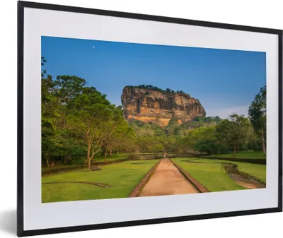 Produktbild von MuchoWow® MuchoWow® Gerahmtes Poster Der Sigiriya mit einem schönen Weg 60x40 cm - Poster mit zchwarzem Bilderrahmen - Schlafzimmer - Plakat in Rahmen - Drucken