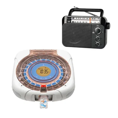 Immagine prodotto di Kit Retekess composto da: TH017, dispenser intelligente per pillole, e TR604, radio digitale portatile nera, ideale per anziani