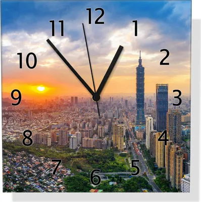 Produktbild von Wallario Design Wanduhr Skyline mit Wolkenkratzern aus Echtglas, Größe 30 x 30 cm