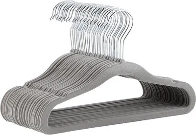 Productafbeelding van Famanu Set van 32 fluwelen kledinghangers voor baby's en kinderen - Antisliphangers met schouderuitsparingen - Zwart met gouden haak
