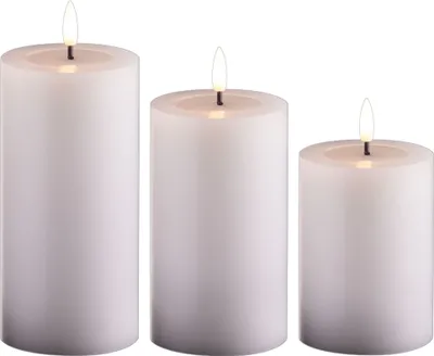 Produktbild von 3er Set Led Kerzen flackernde Flamme mit Echtwachspiegel weiß 7,5cm ø 1x 15 cm, 1x12,5 cm, 1x10 cm Höhe, LED Kerzen mit Timerfunktion, 2 AA Batterien nötig, LED Echtwachs Stumpenkerzen warmweiß