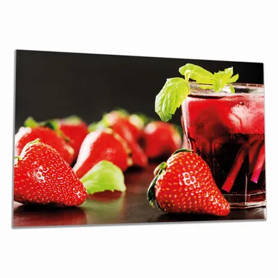 Produktbild von Wallario Herdabdeckplatte aus Glas, Größe 80 x 52 cm 1-teilig, Motiv Erdbeer-Mojito - Frische Erdbeeren