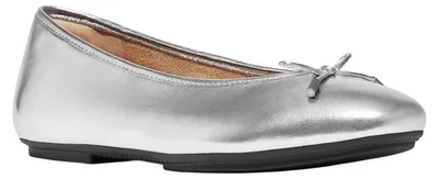 Productafbeelding van FitFlop - "Delicato" ballerina's voor dames, leer, model HD288 (maat 36 EU), kleur zilver, AI-gegenereerde afbeelding