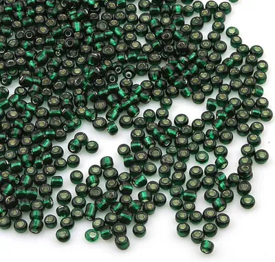 Imagen del producto de Cuentas de vidrio, 3 mm, 3300 unidades, de color verde oscuro con interior plateado, ideales para joyería artesanal y manualidades