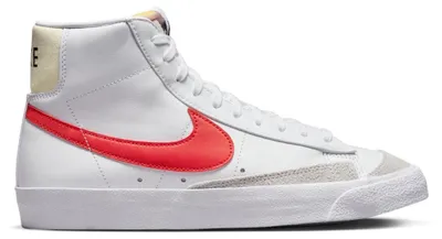 Immagine prodotto di Nike Blazer Mid 77 Vintage, colore: bianco, dettagli in rosso "Picante" e "Coconut Milk" - Taglia EU 42.5