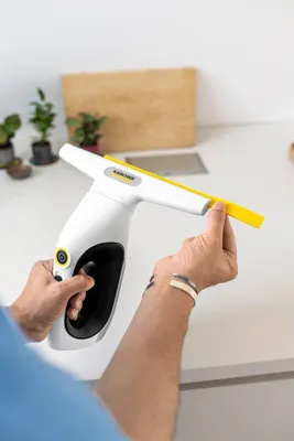 Image de Nettoyeur à vitre sans fil rechargeable - Karcher - 16336710 -