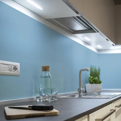 Produktbild von Dekorative Vinyl-Klebefolie auf Meterware – Waschbarer, wasserfester Aufkleber für Wände, Küchen und Möbel – 60 cm x 50 m – Hellblau