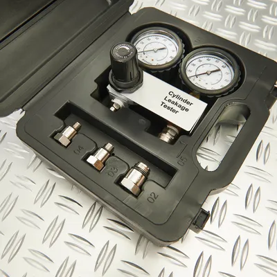 Produktbild von Zylinder-Dichtheitsprüfgerät Set für Diesel- & Benzinmotoren zur Motoranalyse mit Druck- & Druckverlustanzeige, M10 M12 M14 Adapter