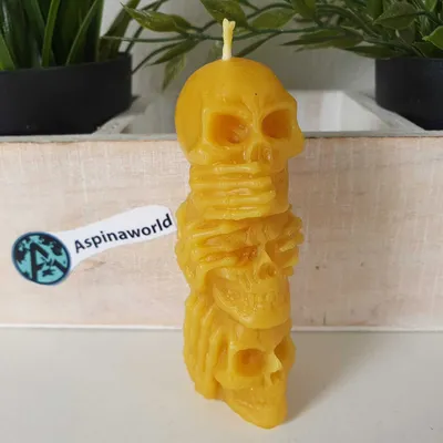 Produktbild von Bienenwachskerze 3 Totenköpfe aufeinander 9 cm