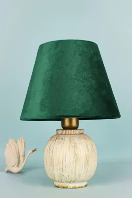 Produktbild von Opviq, Hochwertige Tischlampe mit Keramikkörper, Samtoberteil, Ø25 h:20 cm, Höhe: 35 cm, Kabel: 150 cm, E27 Fassung, Max 40 W, IP20, Grüner Farbton, Rustikales Design.