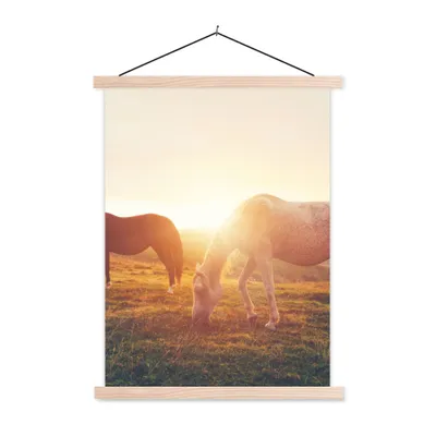 Produktbild von MuchoWow® Textilposter Pferde - Sonne - Tiere 60x80 cm mit holzfarbenen Rahmen - Wandbild