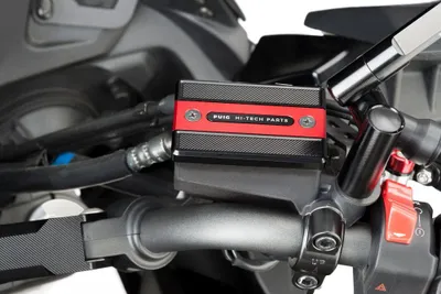 Immagine prodotto di PUIG 9267R Tappo serbatoio liquido freno anteriore per YAMAHA FZ1 FAZER Rosso
