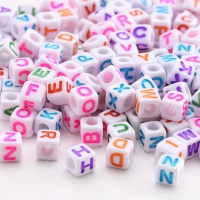Produktbild von Bunte Acrylperlen 8x8mm mit Buchstaben für Schmuck