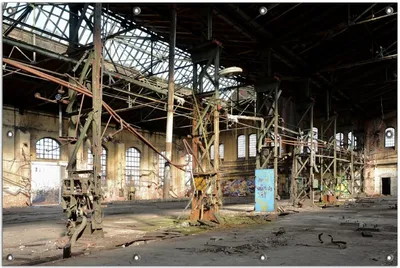 Produktbild von Wallario Outdoor-Poster für Garten oder Balkon, Motiv Verlassene Industriehalle - Alte Fabrik, in ca. 100 x 150 cm