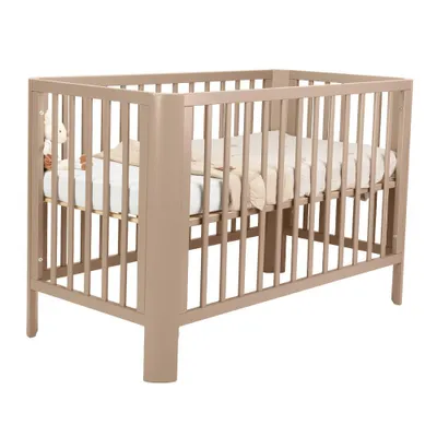 Productafbeelding van Novi Philou kinderbed (met afgeronde hoeken) 60x120 – Verstelbare bodem, afgeronde hoeken, beuken hout in zandkleur, geschikt vanaf de geboorte tot ongeveer 4 jaar