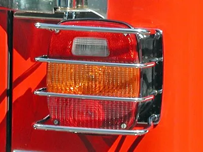 Zdjęcie produktu dla Osłona tylnych świateł Kratka ze stali nierdzewnej Jeep Wrangler CJ 76-86 Wrangler 87-06