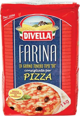 A bag of Divella flour for pizza.
