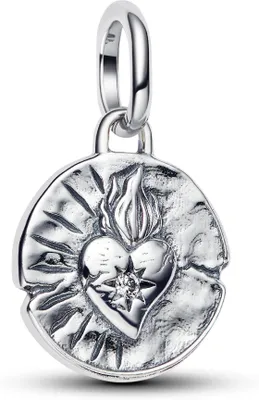 Immagine prodotto di PANDORA ME Charm Medaglione Cuore Zircone 793975C01