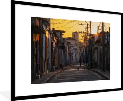 Produktbild von MuchoWow® Gerahmtes Poster Sonnenaufgang über der Straße von Camaguey im nordamerikanischen Kuba 90x60 cm - Poster mit Schwarzem Bilderrahmen Wandposter Rahmen Foto Bilder - Wanddekoration - Fotos