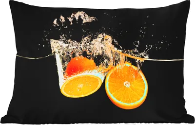 Produktbild von MuchoWow® Outdoor Kissen - Orange - Stillleben - Wasser - Schwarz - Obst - 60x40 cm - Wetterfest - Lounge Kissen - Zierkissen - Kissen für Innenräume