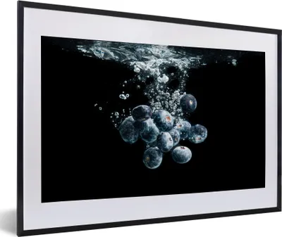 Produktbild von MuchoWow® Gerahmtes Poster Blaubeeren - Obst - Beeren - Stillleben - Wasser - Schwarz 60x40 cm - Poster mit Schwarzem Bilderrahmen Wandposter Rahmen Foto Bilder - Schlafzimmer - Plakat in Rahmen - Drucken