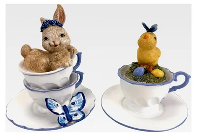 Produktbild von Dekofiguren Hase und Küken in Tassen mit Schmetterlingen - Frühlings- und Osterdeko aus langlebigem Polyresin mit feiner Bemalung