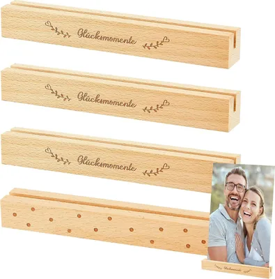 Produktbild von Kartenhalter 4 Stück - Holz Tischkartenhalter mit Sprüchen - Postkartenständer für Hochzeiten - Fotogeschenk Kartenständer