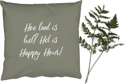 Produktbild von MuchoWow® Zierkissen Sofakissen Wohnzimmer Dekokissen 50x50 cm Sprüche - Wie spät ist es? Es ist Happy Hour! - Zitate - Komfort - Sofakissen