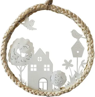 Produktbild von Ibenzoa® Türkranz 18 cm – Frühlings- & Sommer-Dekokranz aus Metall mit Seegras-Ummantelung, weißes filigranes Haus-/Blumen-/Baummotiv, Jutekordel
