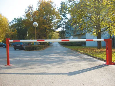Produktbild von Handschranke mit Gasdruckfeder und Auflagepfosten, mit Profilzylinderschloss 4000 mm