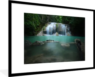Produktbild von MuchoWow® Gerahmtes Poster Ein Wasserfall im Erawan-Nationalpark, Thailand 90x60 cm - Poster mit Schwarzem Bilderrahmen Wandposter Rahmen Foto Bilder - Wanddekoration - Fotos