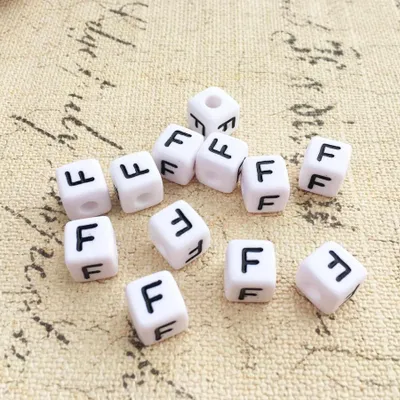 Produktbild von Buchstaben Perlen, 30 Stück, 6x6 mm, weiß mit schwarz, eckig, Buchstabe F