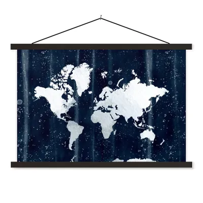 Produktbild von MuchoWow® Textilposter Weltkarte - Weiß - Blau 90x60 cm mit schwarzem Rahmen - Aufhängungssatz