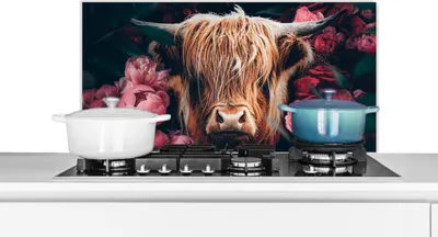 Produktbild von KitchenYeah®  Spritzschutz Küche - Küchenrückwand - Wandschutz für Herd und Spüle - Kuh - Schottisches Hochlandrind - Blumen - Botanisch 80x40 - Alu-Dibond (Alternative zum Spritzschutz aus Glas) - Hi