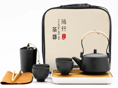 Immagine prodotto di Set da tè da viaggio portatile, in porcellana nera, da 160 ml, composto da una teiera e 4 tazze, con borsa da viaggio inclusa
