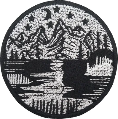 Productafbeelding van Patch met Klittenband - Outdoor Badge - Kleding Personaliseren - Inclusief Extra Lus - 8 x 8 cm - Velcro