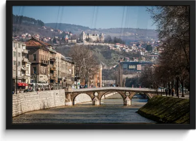 Produktbild von MuchoWow® MuchoWow® Gerahmtes Poster Brücke über den Fluss Miljacka in Sarajewo, Bosnien und Herzegowina 60x40 cm - Poster mit zchwarzem Bilderrahmen - Printing - Wanddeko Schlafzimmer