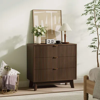 Produktbild von Kommode mit 3 Schubladen, MDF Walnuss-Optik mit Rillenstruktur, Metallgriffe & Kippschutz