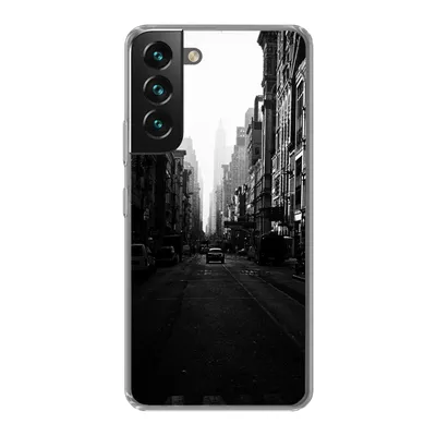 Produktbild von MuchoWow® Handyhülle Schutzhülle Hülle für Samsung Galaxy S22 Autofahrt durch eine ruhige Straße in New York in schwarz-weiß Silikon Softcase Handy Hülle - Mobiltelefonhülle