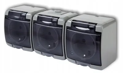 Produktbild von Karlik JUNIOR Dreifach-Aufputz-Schuko-Steckdose IP54 grau