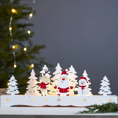 Zdjęcie produktu dla Scenka świąteczna drewniana z Mikołajem Led RUDOLF