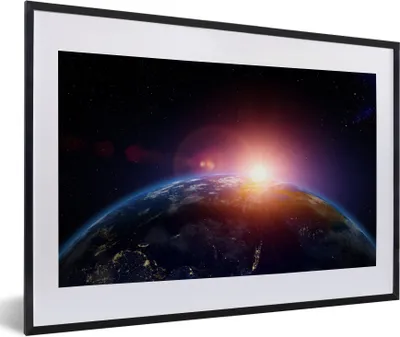 Produktbild von MuchoWow® Gerahmtes Poster Sonnenaufgang aus dem Weltraum 60x40 cm - Poster mit Schwarzem Bilderrahmen Wandposter Rahmen Foto Bilder - Schlafzimmer - Plakat in Rahmen - Drucken