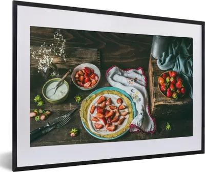 Produktbild von MuchoWow® Gerahmtes Poster Erdbeere - Rustikal - Obst - Rustikale Blumen 60x40 cm - Poster mit Schwarzem Bilderrahmen Wandposter Rahmen Foto Bilder - Schlafzimmer - Plakat in Rahmen - Drucken