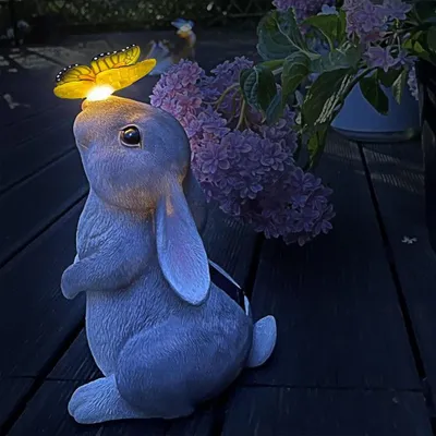Produktbild von Gartenhasenfigur mit Solarlicht – Osterhasenfigur für den Außenbereich, ideal für Hasenliebhaber und als Einzugsgeschenk für Terrasse, Rasen oder Veranda
