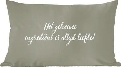 Produktbild von MuchoWow® Zierkissen Sofakissen Wohnzimmer Dekokissen 60x40 cm Sprichwörter - Liebe - Zitate - Die geheime Zutat ist immer die Liebe! - Kopfkissen - Polster mit Foto