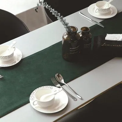 Imagen del producto de Unyqoos®: Mantel individual de terciopelo, rectangular, color verde, 32 x 160 cm, lavable, terciopelo suave y agradable al tacto, elegante decoración para mesas, ideal para hogares y restaurantes