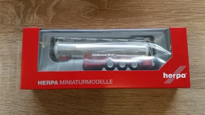 Produktbild von Herpa 076456-002 - 1/87 Chemiechromtankauflieger Feldbinder - Rot - Neu